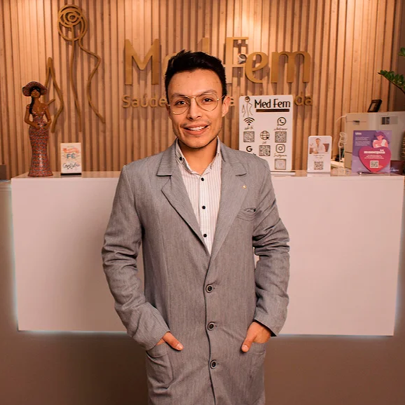 Dr. Hector Andrés Burbano